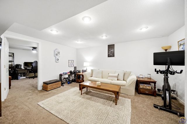 4405 SE Maryland AVE, Topeka, KS 66609