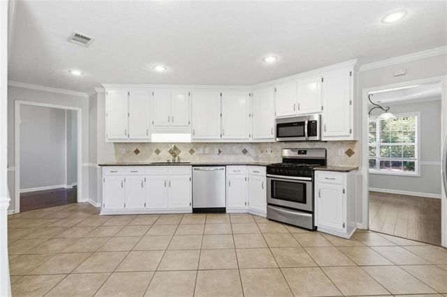 2820 Meadow Gate Way, Loganville, GA 30052