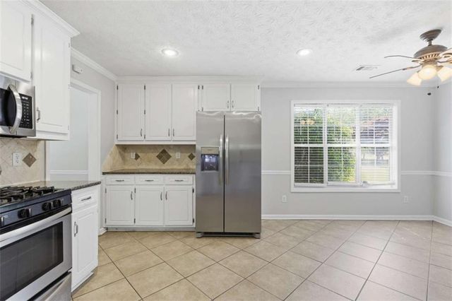 2820 Meadow Gate Way, Loganville, GA 30052