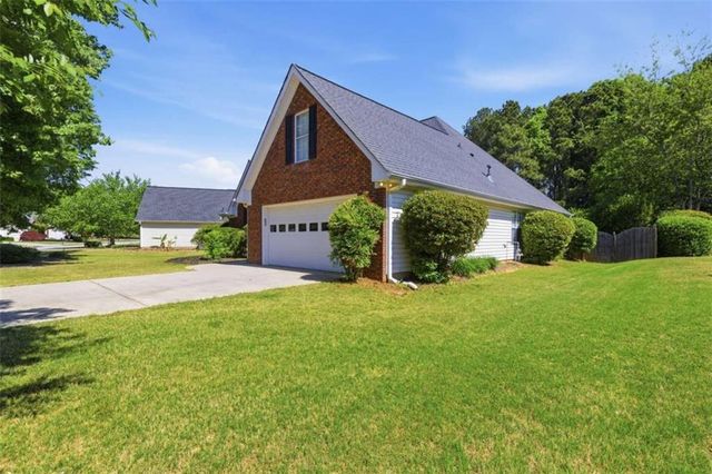 2820 Meadow Gate Way, Loganville, GA 30052
