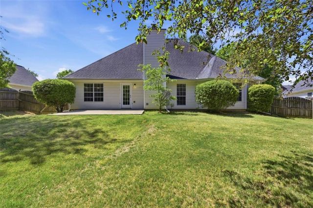 2820 Meadow Gate Way, Loganville, GA 30052