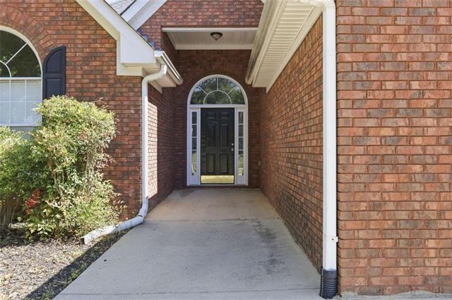 2820 Meadow Gate Way, Loganville, GA 30052