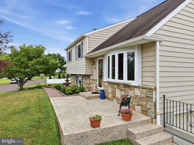 114 DOLLY LN, Chalfont, PA 18914