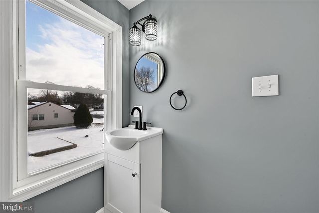 121 BEAVER RD, Harrisburg, PA 17112