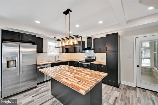 121 BEAVER RD, Harrisburg, PA 17112