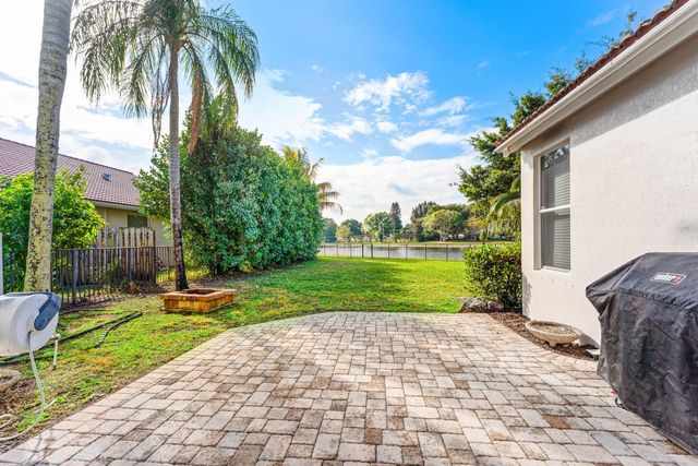 9430 Lago Drive, Boynton Beach, FL 33472