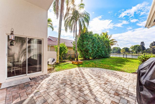 9430 Lago Drive, Boynton Beach, FL 33472