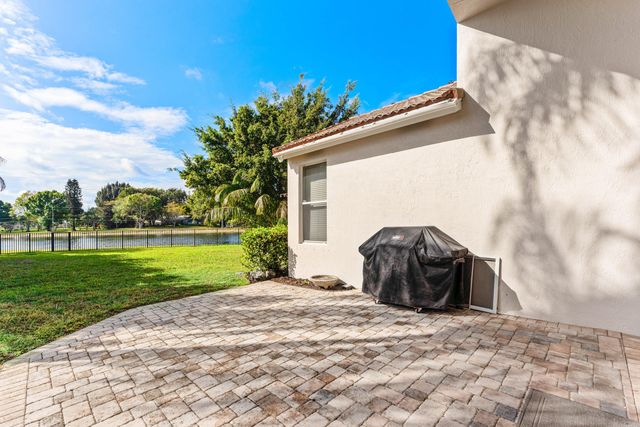 9430 Lago Drive, Boynton Beach, FL 33472