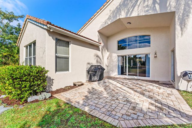 9430 Lago Drive, Boynton Beach, FL 33472