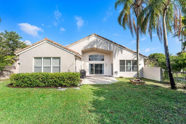 9430 Lago Drive, Boynton Beach, FL 33472