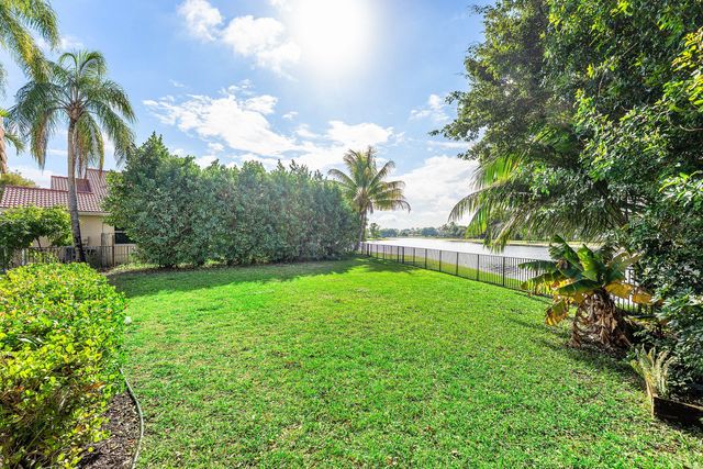 9430 Lago Drive, Boynton Beach, FL 33472