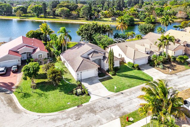 9430 Lago Drive, Boynton Beach, FL 33472
