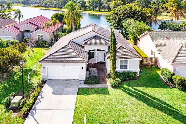 9430 Lago Drive, Boynton Beach, FL 33472