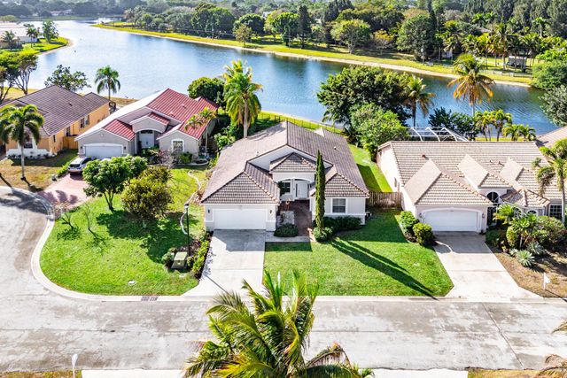 9430 Lago Drive, Boynton Beach, FL 33472