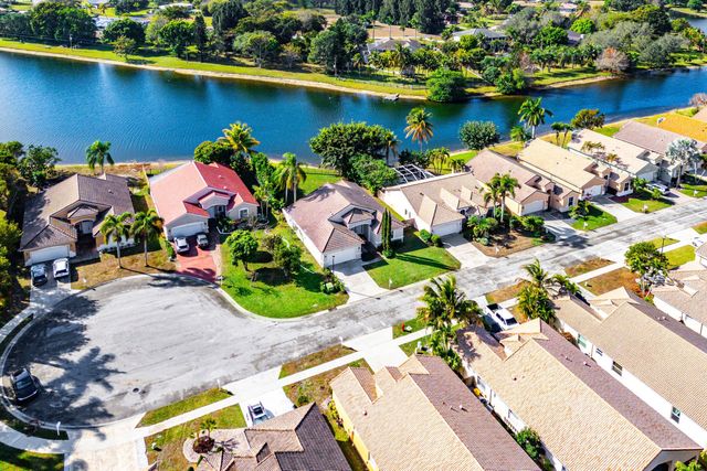 9430 Lago Drive, Boynton Beach, FL 33472