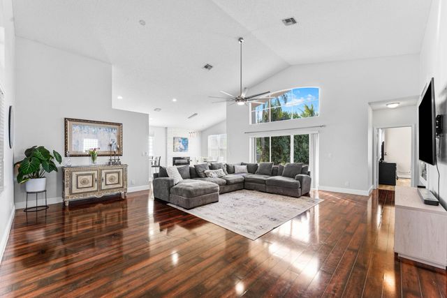 9430 Lago Drive, Boynton Beach, FL 33472