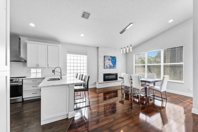 9430 Lago Drive, Boynton Beach, FL 33472