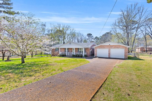 1993 Branch Dr, Lawrenceburg, TN 38464