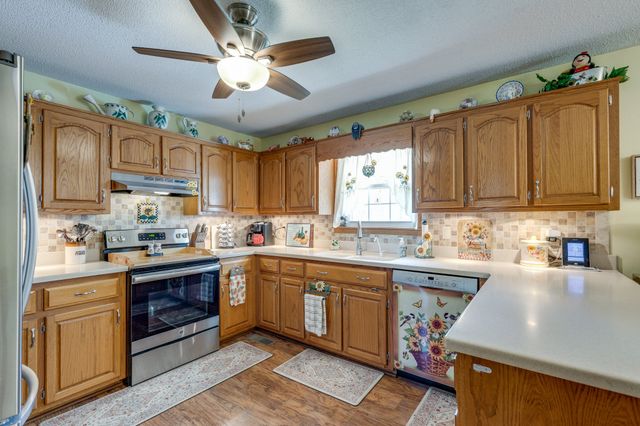 1993 Branch Dr, Lawrenceburg, TN 38464