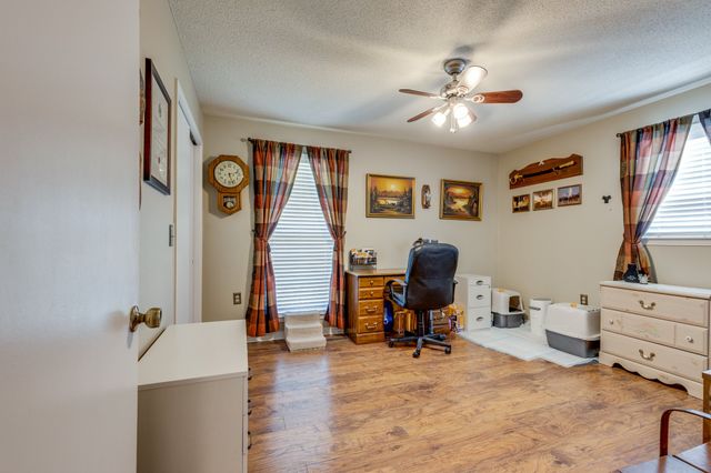 1993 Branch Dr, Lawrenceburg, TN 38464