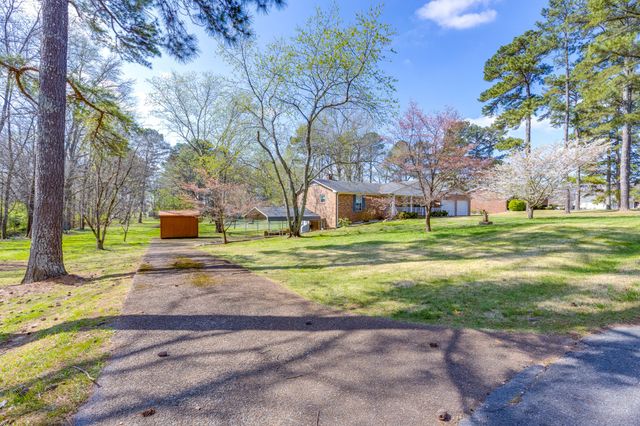 1993 Branch Dr, Lawrenceburg, TN 38464