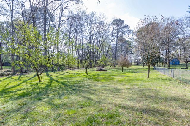 1993 Branch Dr, Lawrenceburg, TN 38464