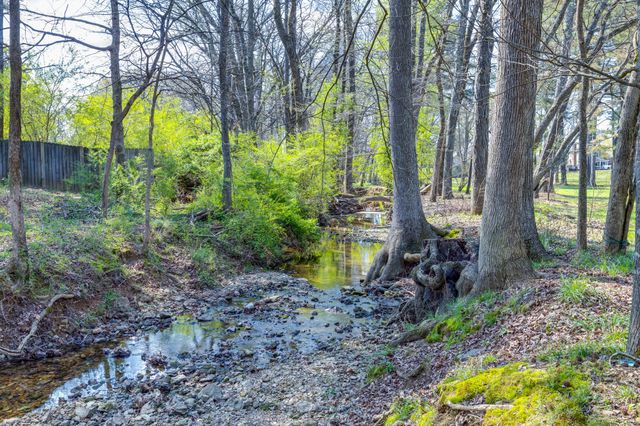 1993 Branch Dr, Lawrenceburg, TN 38464