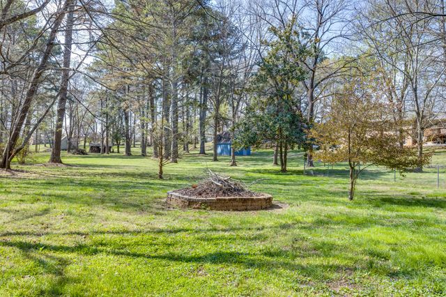 1993 Branch Dr, Lawrenceburg, TN 38464