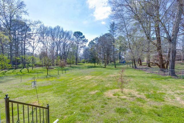 1993 Branch Dr, Lawrenceburg, TN 38464