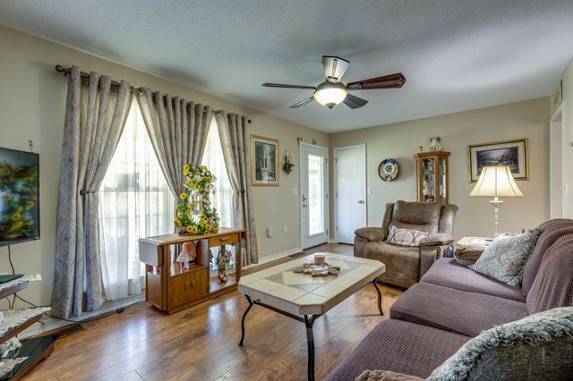 1993 Branch Dr, Lawrenceburg, TN 38464