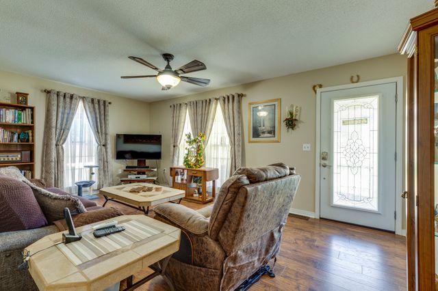 1993 Branch Dr, Lawrenceburg, TN 38464