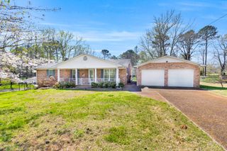 1993 Branch Dr, Lawrenceburg, TN 38464