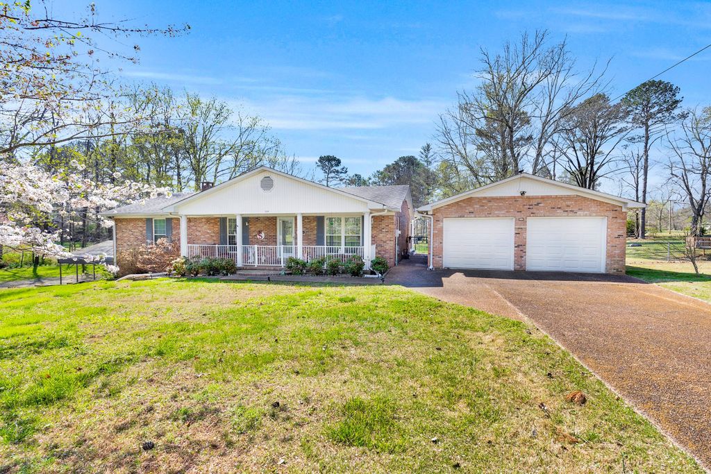 1993 Branch Dr, Lawrenceburg, TN 38464