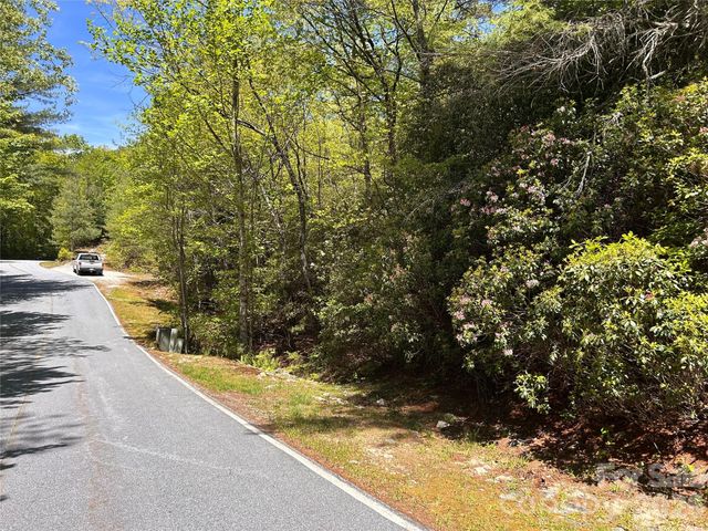 1054 Hawk Mountain Road, Lake Toxaway, NC 28747