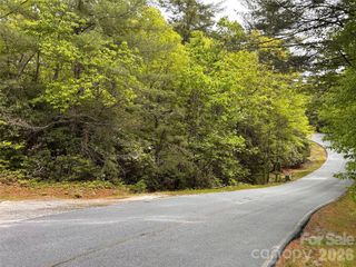 1054 Hawk Mountain Road, Lake Toxaway, NC 28747