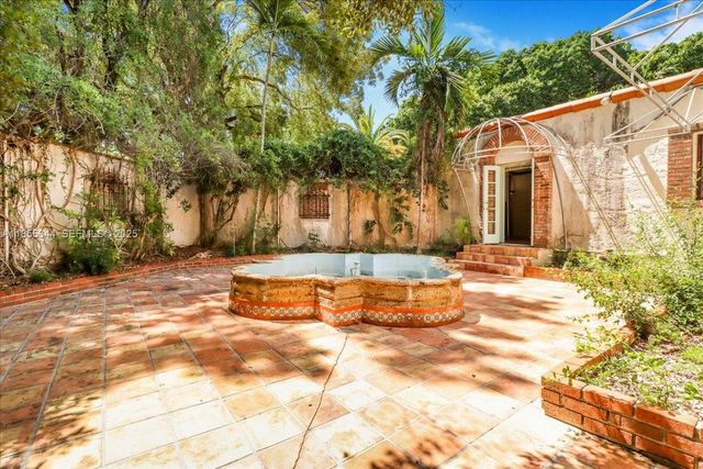 5900 NE 5th Avenue, Miami, FL 33137