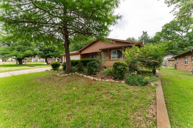 311 Franklin Drive, Euless, TX 76040
