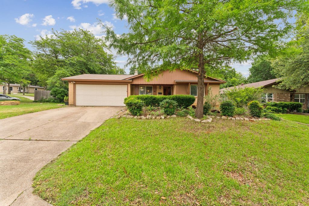 311 Franklin Drive, Euless, TX 76040