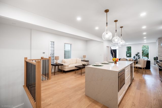 1952 N Bissell Street, Chicago, IL 60614