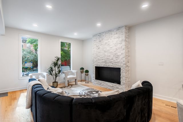 1952 N Bissell Street, Chicago, IL 60614
