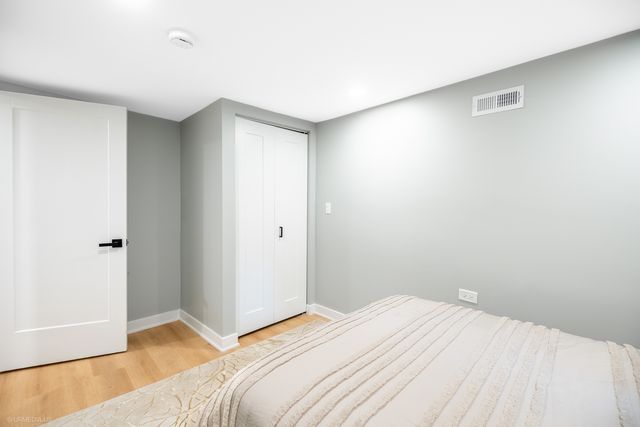 1952 N Bissell Street, Chicago, IL 60614