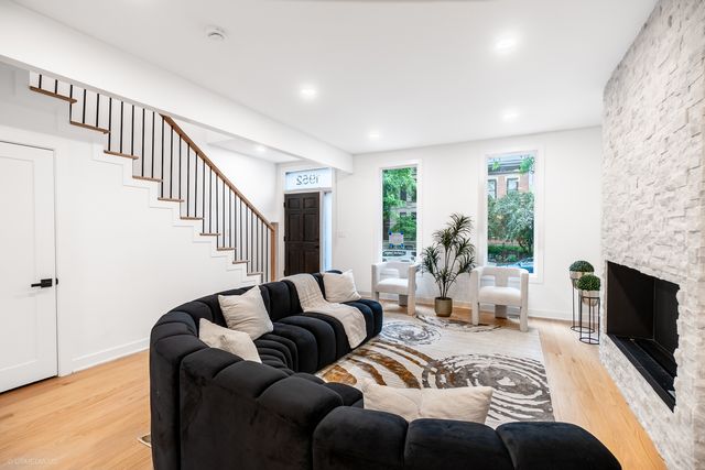 1952 N Bissell Street, Chicago, IL 60614