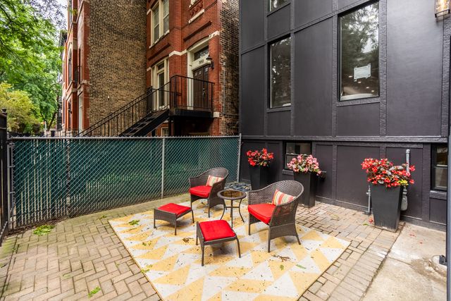1952 N Bissell Street, Chicago, IL 60614