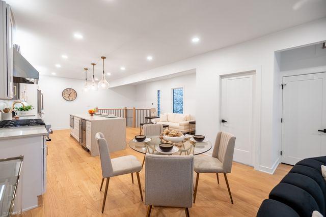 1952 N Bissell Street, Chicago, IL 60614