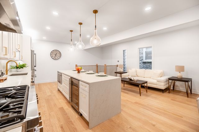 1952 N Bissell Street, Chicago, IL 60614
