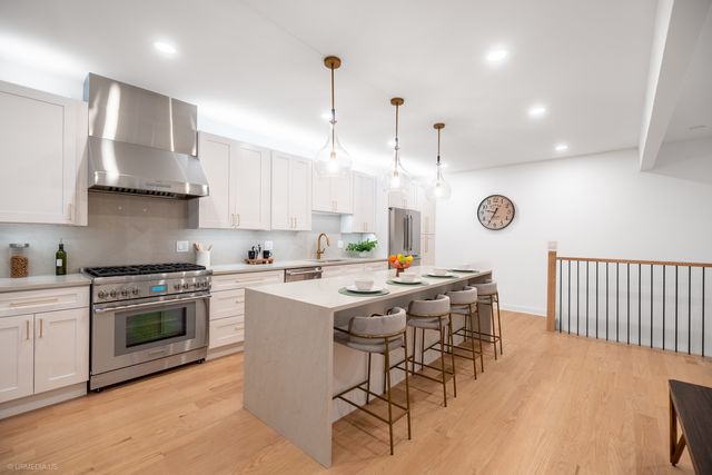 1952 N Bissell Street, Chicago, IL 60614
