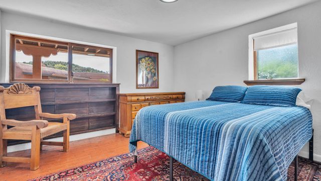 424 Apodaca Hill, Santa Fe, NM 87501