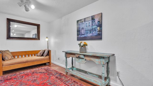424 Apodaca Hill, Santa Fe, NM 87501