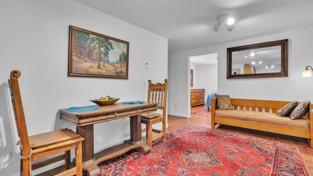 424 Apodaca Hill, Santa Fe, NM 87501