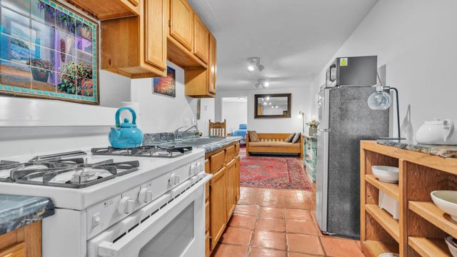 424 Apodaca Hill, Santa Fe, NM 87501